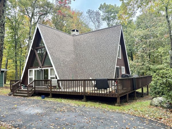 127 Hillcrest Drive , Lords Valley, PA 18428
