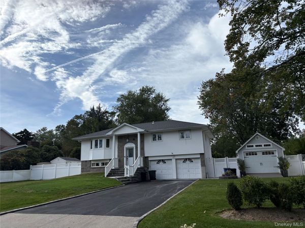 6 Warbler Lane , Commack, NY 11725
