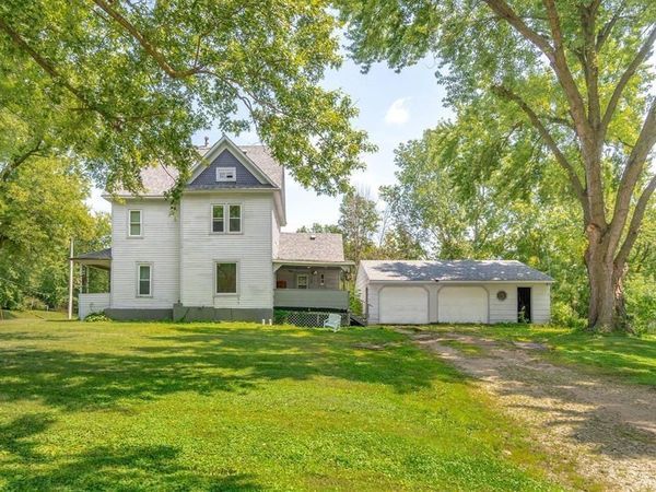 412 W Charles , Oelwein, IA 50662
