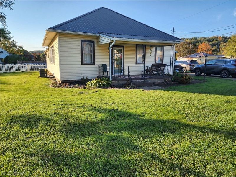 221 Washington Street, Coshocton, OH 43812 Photo 2