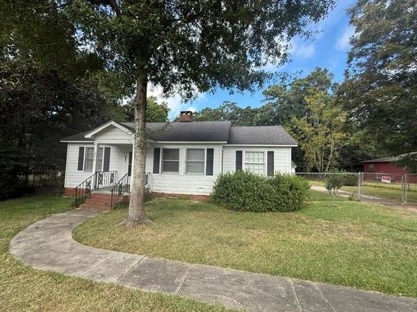 2250 Hillwood Drive W, Mobile, AL 36605