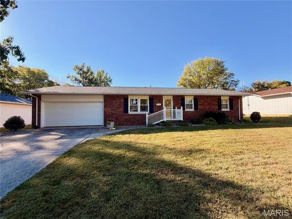 1016 E College Avenue , Greenville, IL 62246