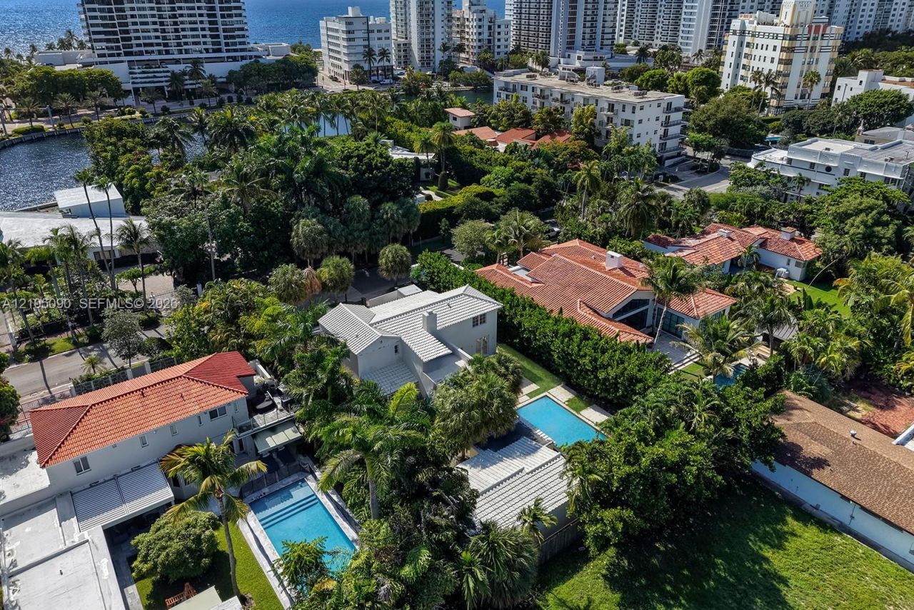 2534 Flamingo Dr, Miami Beach, FL 33140 Photo