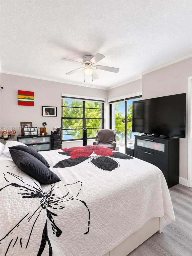 454 NW 97th Pl , Miami, FL 33172 Photo