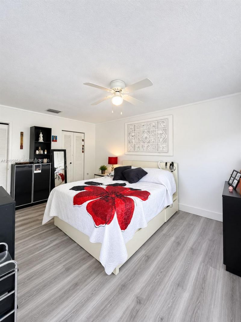 454 NW 97th Pl , Miami, FL 33172 Photo