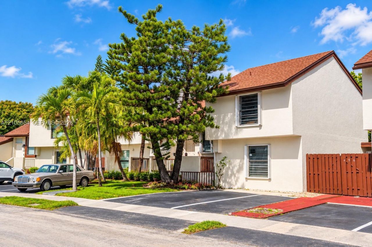 454 NW 97th Pl , Miami, FL 33172 Photo