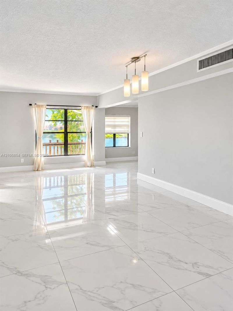 454 NW 97th Pl , Miami, FL 33172 Photo