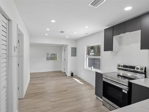 1063 NW 55th Ter , Miami, FL 33127