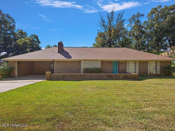 504 Oakwood Drive, Vicksburg, MS 39180