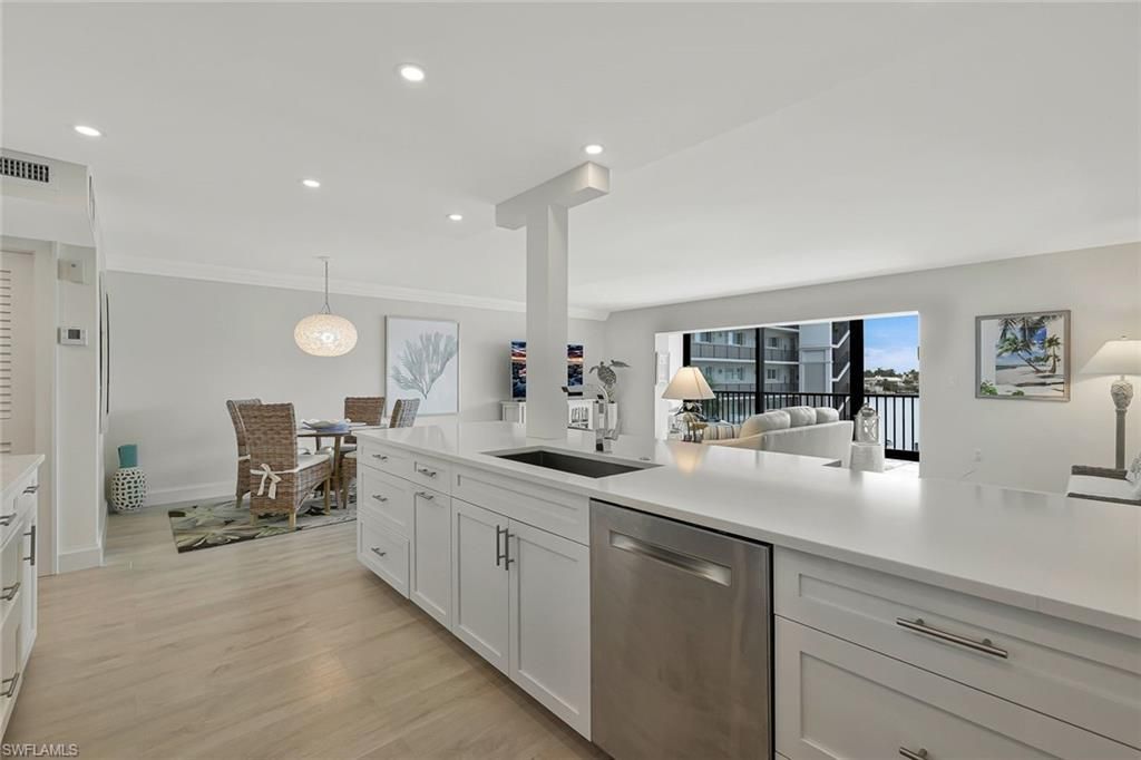 222 Harbour Dr , Unit 407, Naples, FL 34103 Photo
