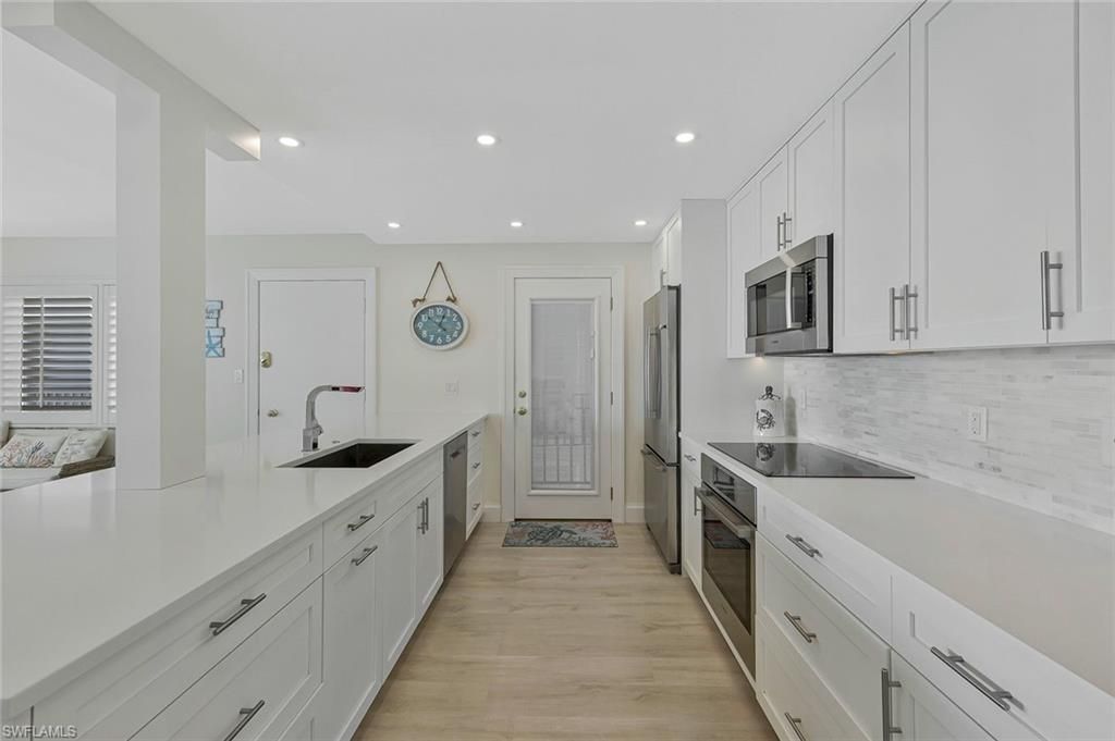 222 Harbour Dr , Unit 407, Naples, FL 34103 Photo