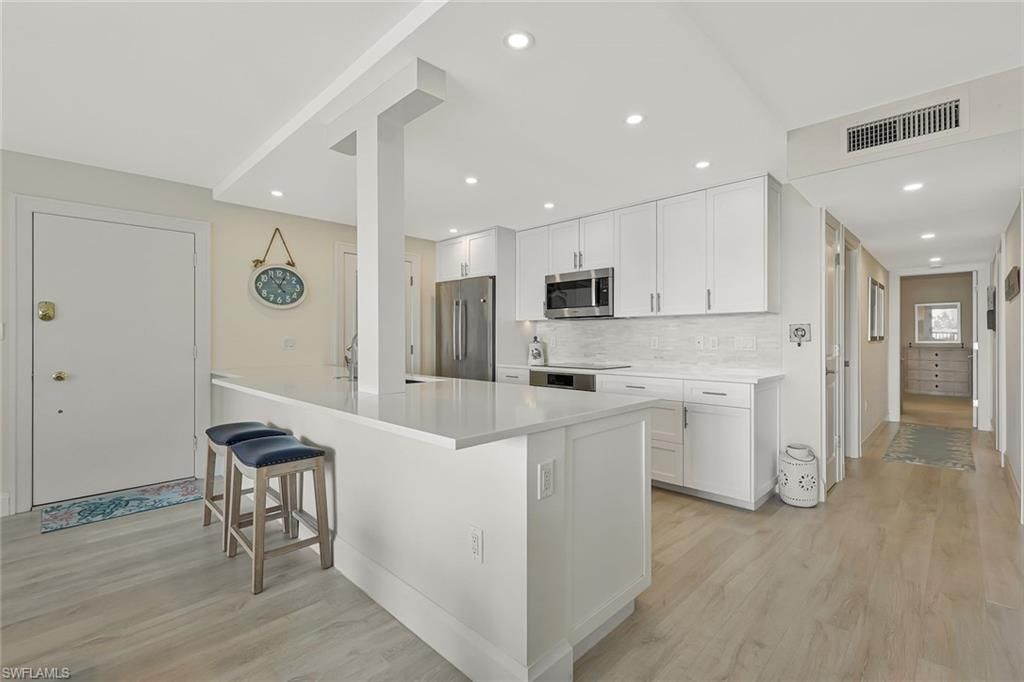 222 Harbour Dr , Unit 407, Naples, FL 34103 Photo