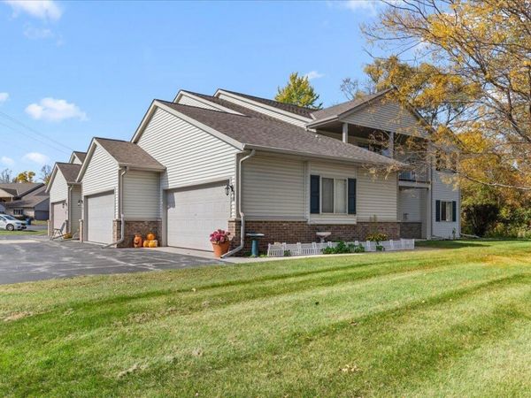 934 Spring COURT, West Bend, WI 53095
