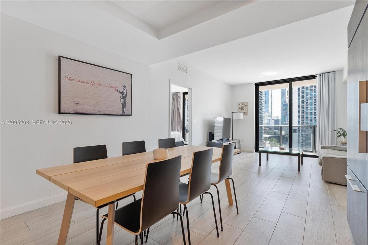 45 SW 9th St , Unit 1005, Miami, FL 33130 Photo