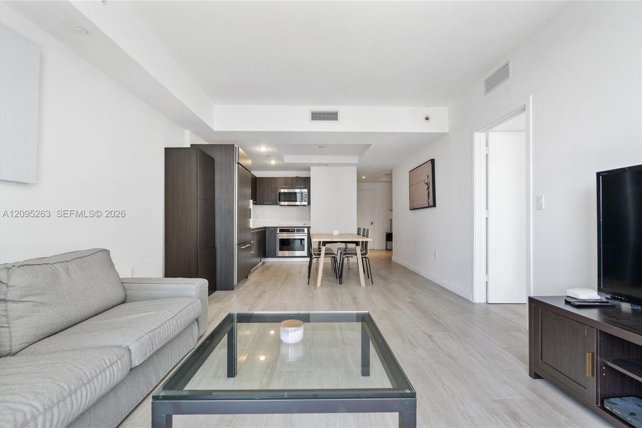45 SW 9th St , Unit 1005, Miami, FL 33130 Photo