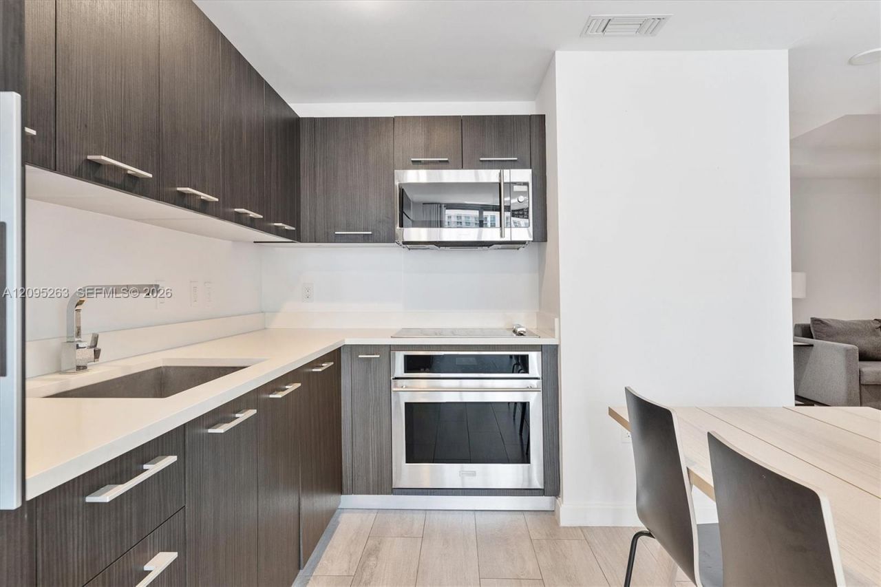45 SW 9th St , Unit 1005, Miami, FL 33130 Photo