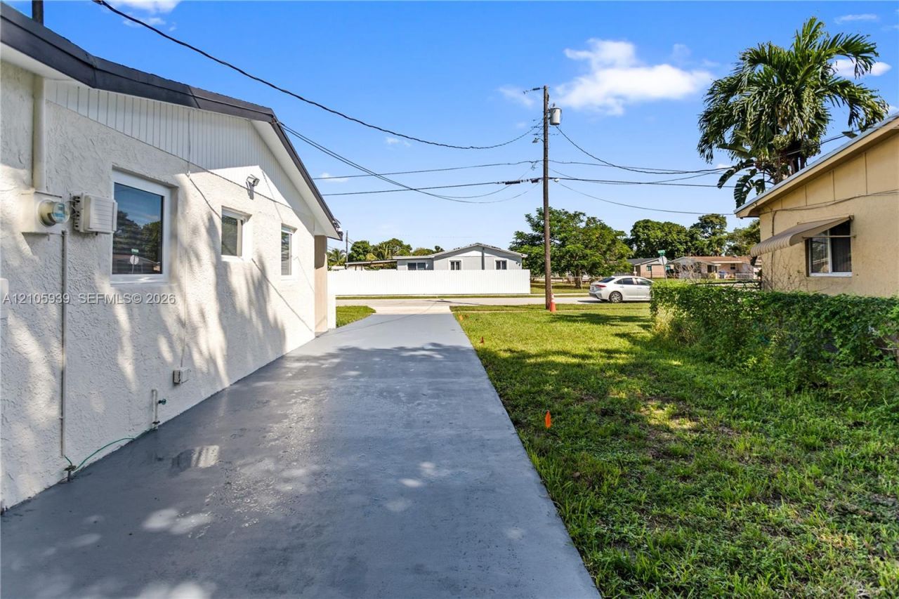 2850 NW 205th St , Miami Gardens, FL 33056 Photo
