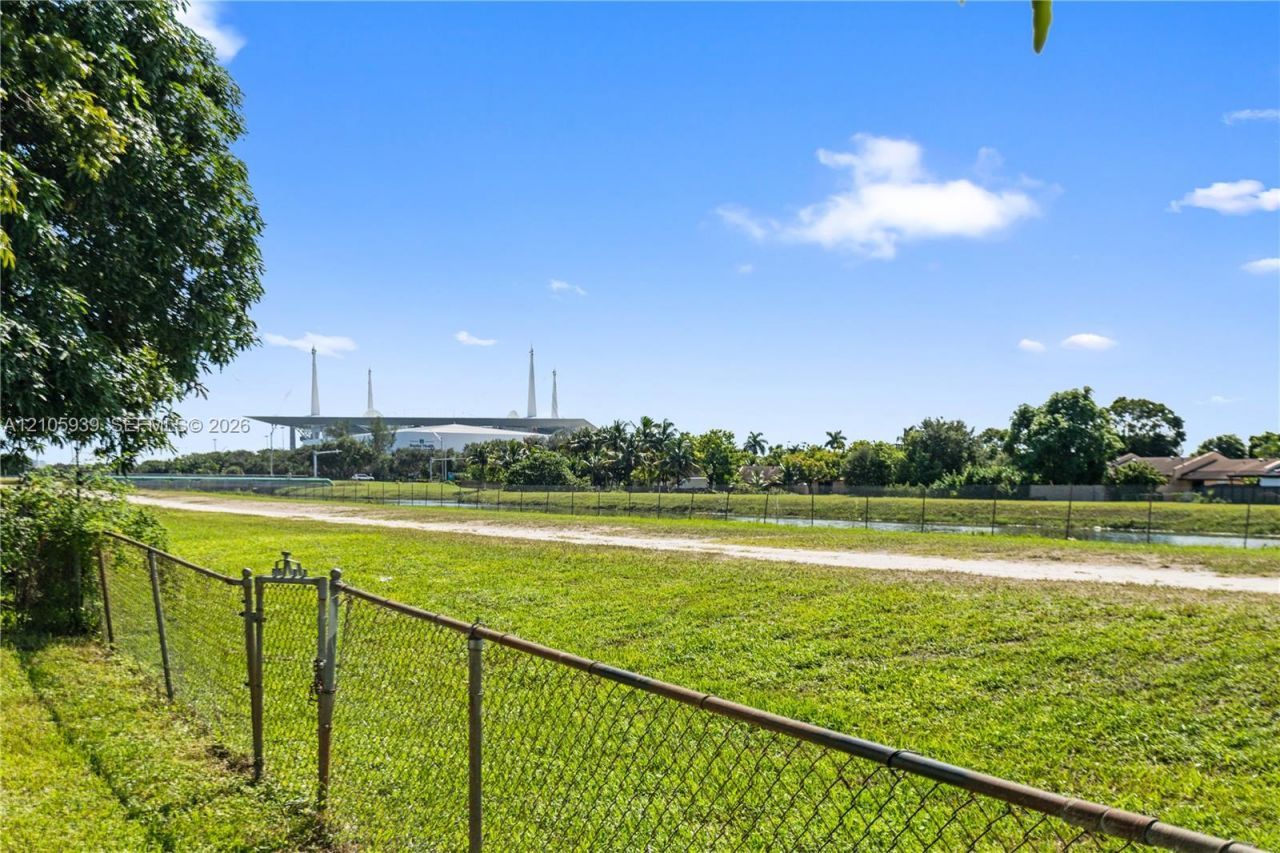 2850 NW 205th St , Miami Gardens, FL 33056 Photo