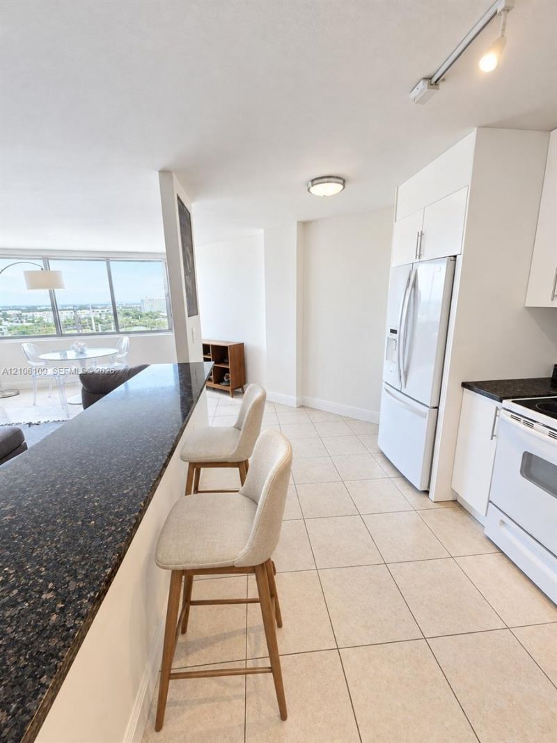 7135 Collins Ave, Unit 1221, Miami Beach, FL 33141 Photo