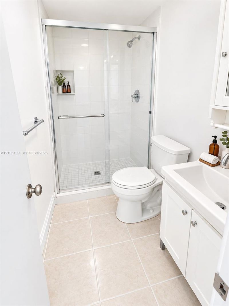 7135 Collins Ave, Unit 1221, Miami Beach, FL 33141 Photo