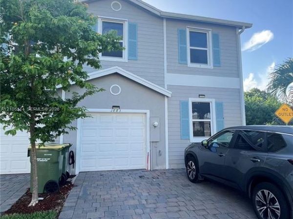 1883 SE 9th Ter , Homestead, FL 33034