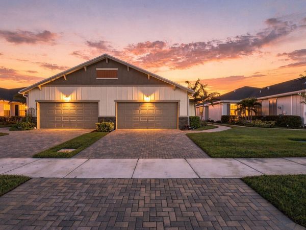 1961 SE Crosswood Way, Port St. Lucie, FL 34984