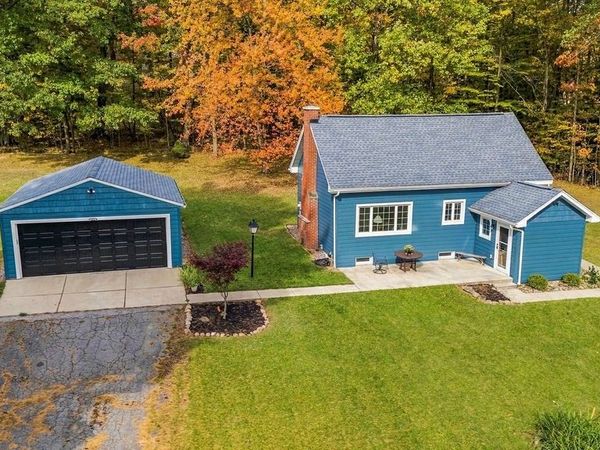 7493 Crestwood Circle , Orchard Park, NY 14127