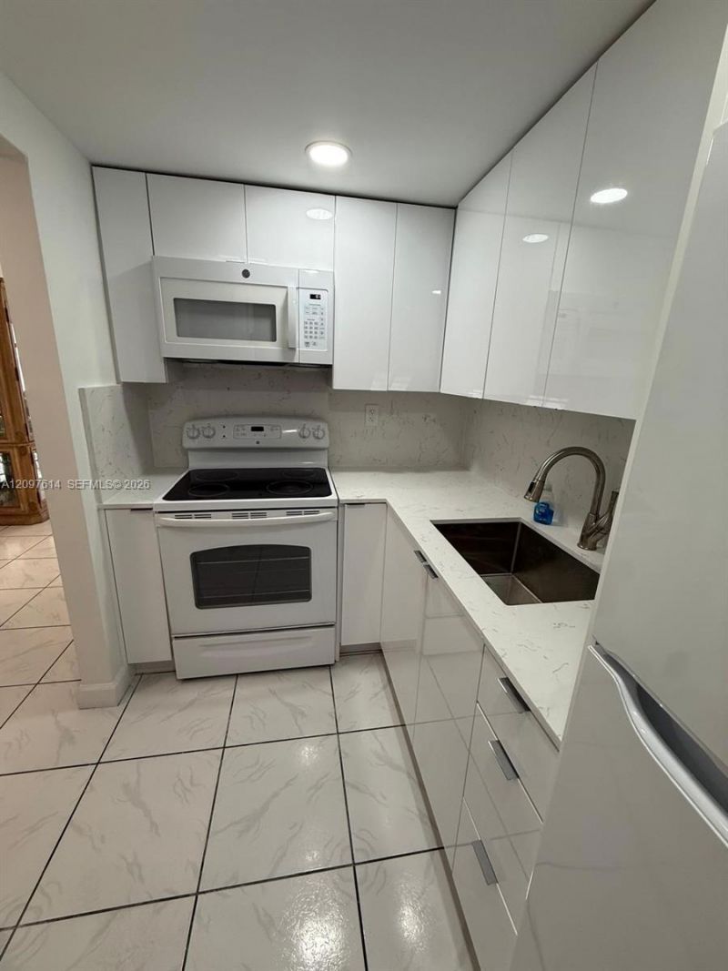 2899 Collins Ave , Unit 1738, Miami Beach, FL 33140 Photo