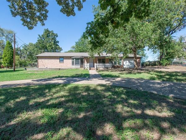 210 Lake Front Drive, Mabank, TX 75156