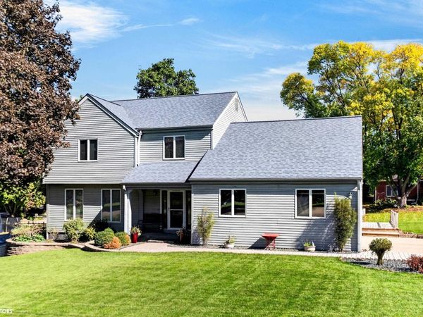 1714 Country Club Lane, Marshalltown, IA 50158
