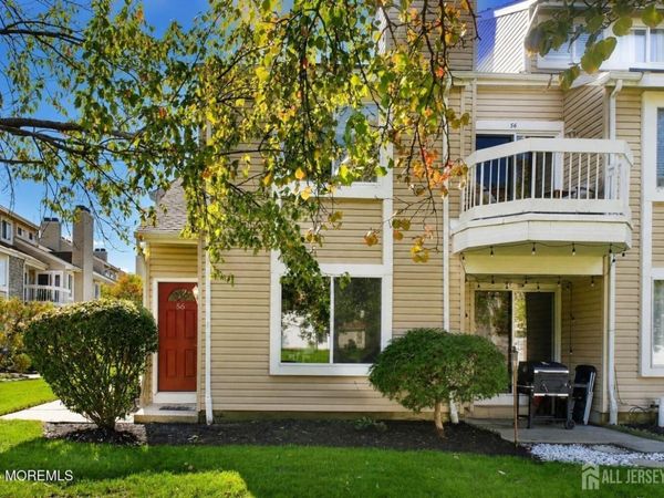 56 Farnham Square , Parlin, NJ 08859