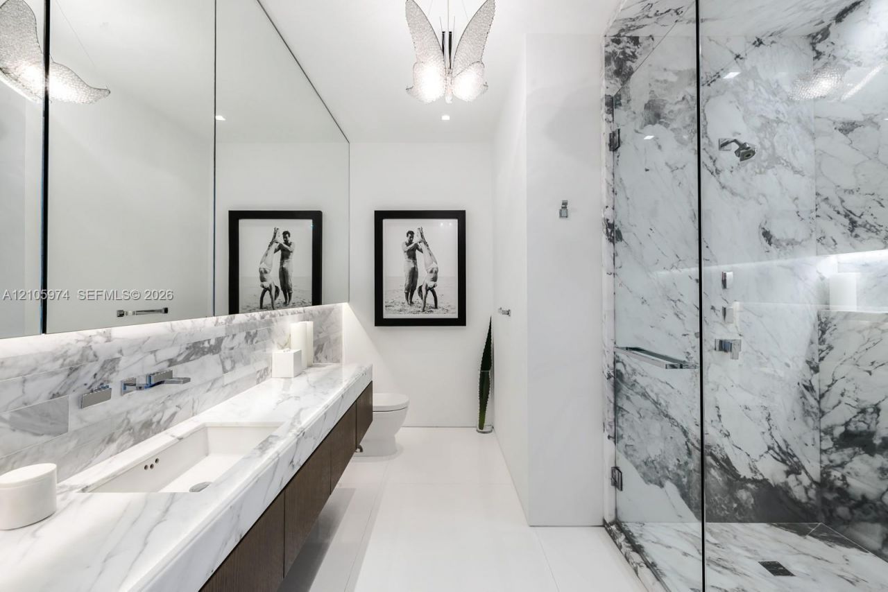 4395 Pine Tree Dr, Miami Beach, FL 33140 Photo