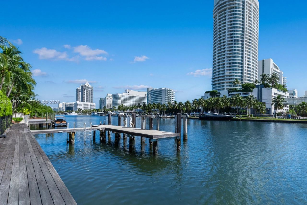 4395 Pine Tree Dr, Miami Beach, FL 33140 Photo