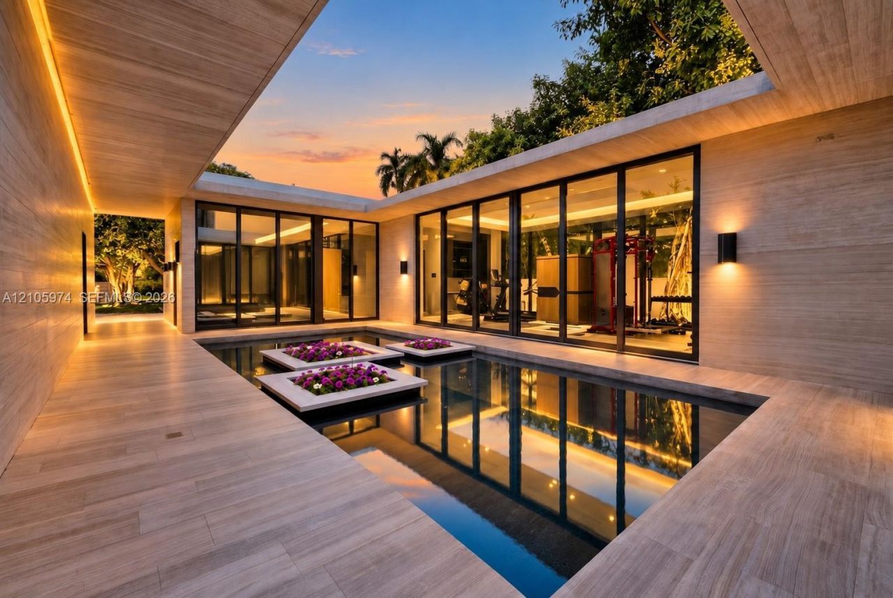 4395 Pine Tree Dr, Miami Beach, FL 33140 Photo