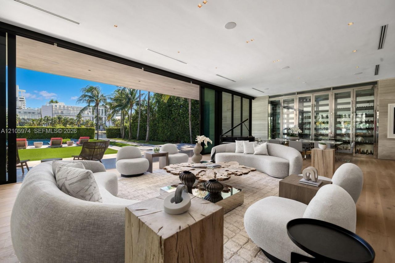 4395 Pine Tree Dr, Miami Beach, FL 33140 Photo
