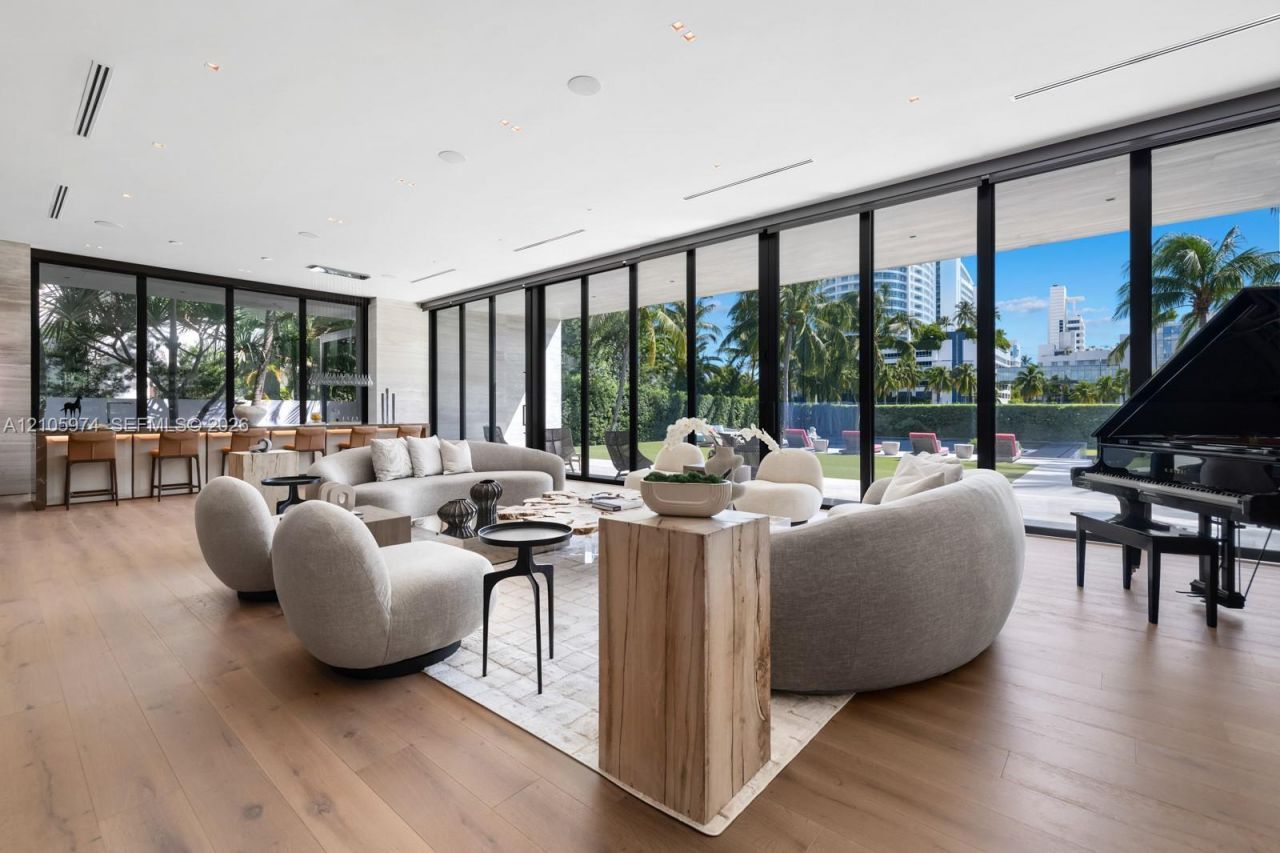 4395 Pine Tree Dr, Miami Beach, FL 33140 Photo