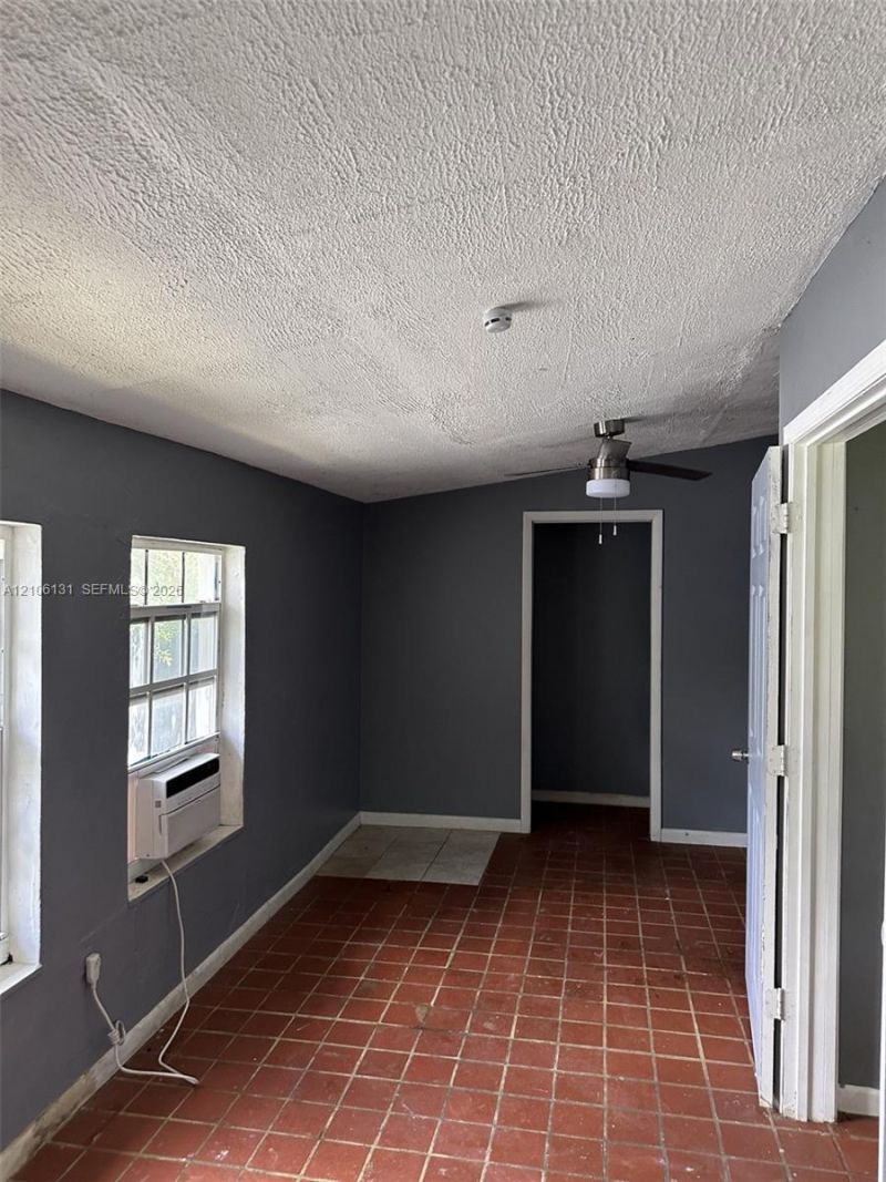 2030 NW 34th St , Miami, FL 33142 Photo