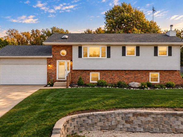 427 Northfield Lane , Valparaiso, IN 46383