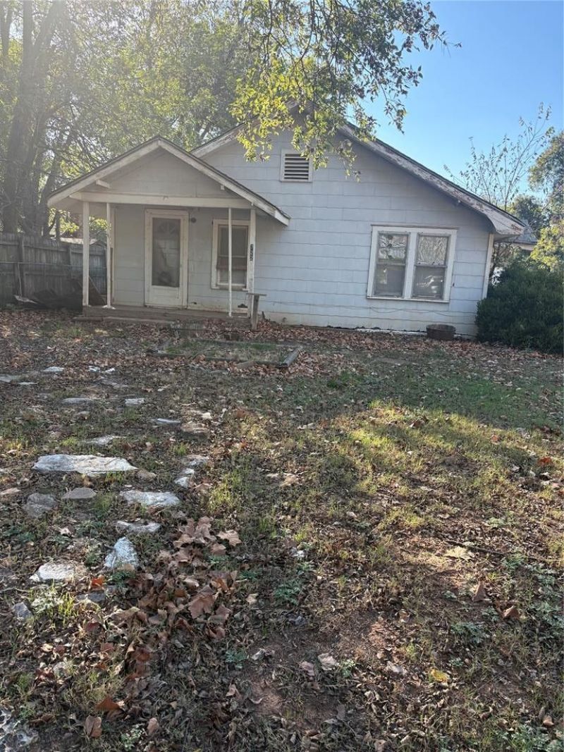722 S 18th Street, Chickasha, OK 73018 Main Photo