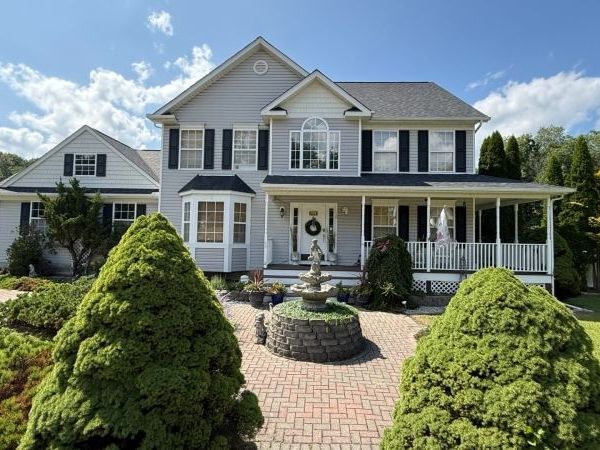 10 Macintosh Dr, Andover, NJ 07848