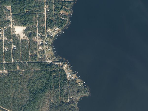 112 Easy St, Florahome, FL 32140