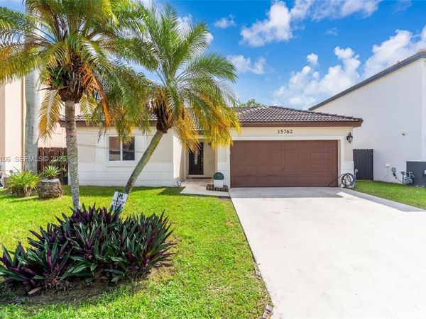 15762 SW 74th St , Miami, FL 33193