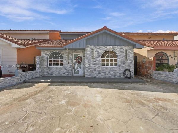 2756 W 54th St , Hialeah, FL 33016