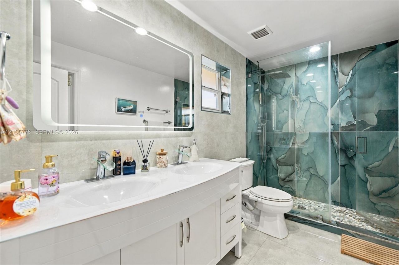 2756 W 54th St, Hialeah, FL 33016 Photo