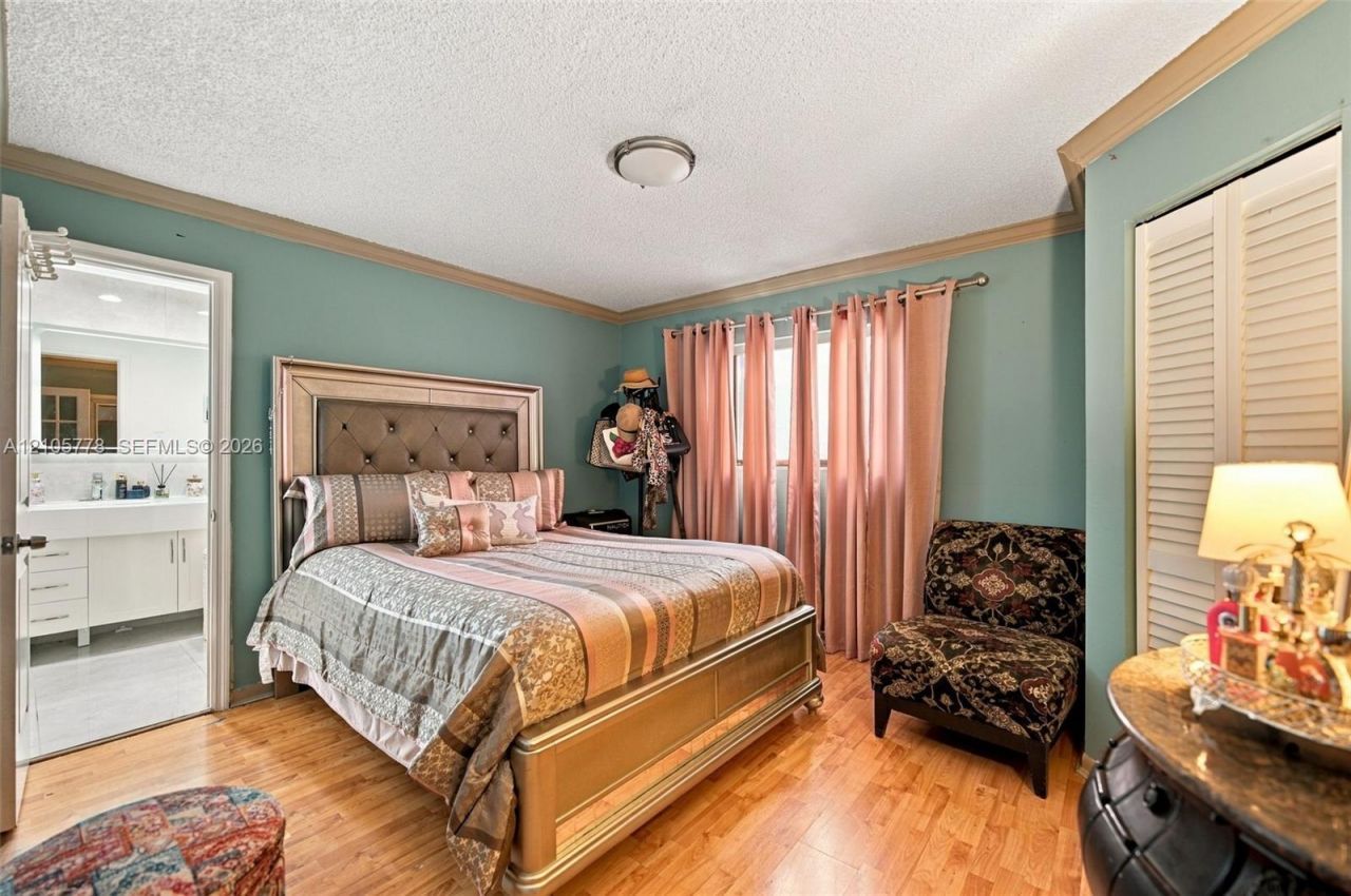 2756 W 54th St, Hialeah, FL 33016 Photo