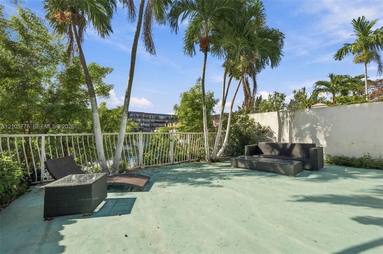 2756 W 54th St, Hialeah, FL 33016 Photo