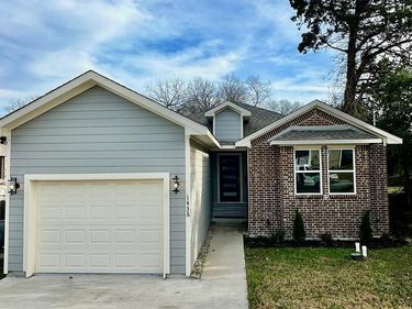 1438 E Waco Avenue, Dallas, TX 75216