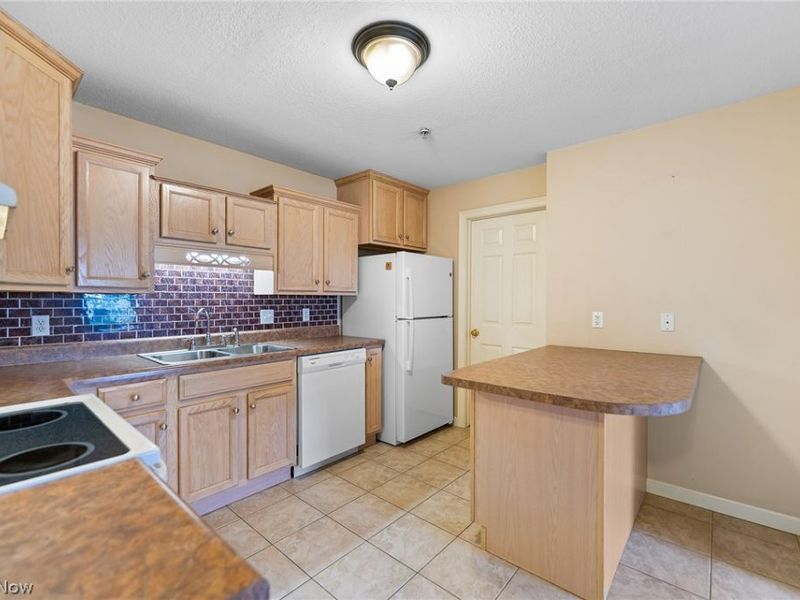 3649 Indian Run Drive, Canfield, OH 44406 Photo 8