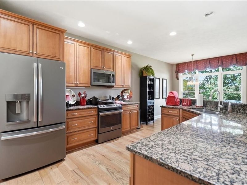 837 Eagle Run Drive, Centerville, OH 45458 Photo 7