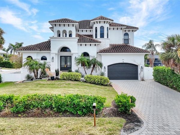 494 Seagull AVE , NAPLES, FL 34108